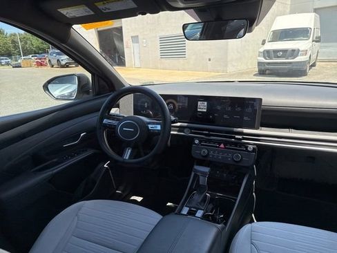 Used 2025 Hyundai Santa Cruz SE FWD image 18