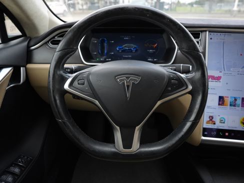 Used 2017 Tesla Model S 60D image 10