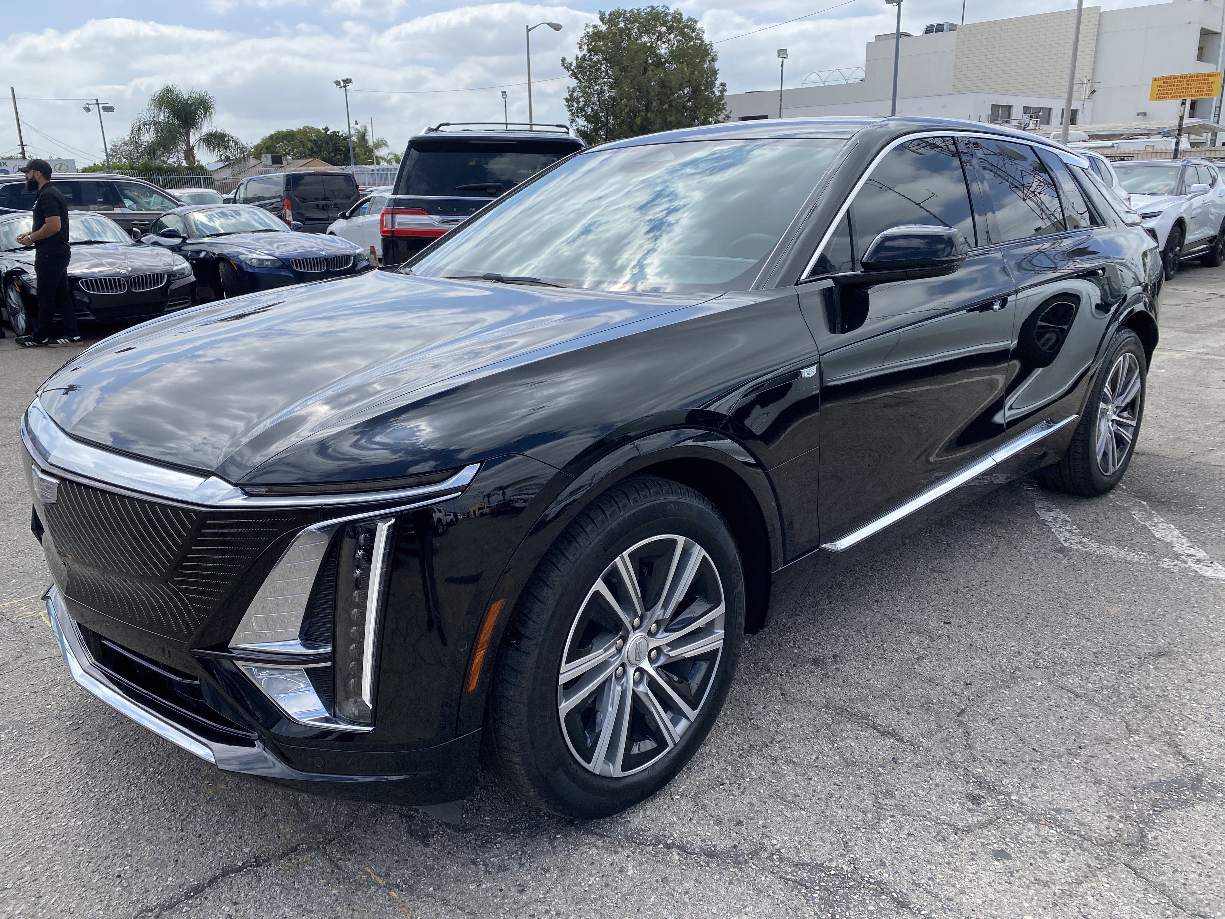 Used 2024 Cadillac Lyriq Luxury RWD image 2