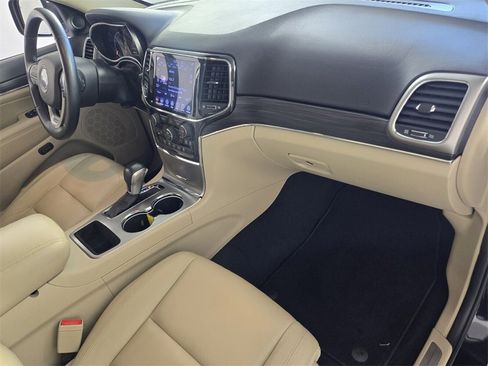 Used 2021 Jeep Grand Cherokee Limited image 16