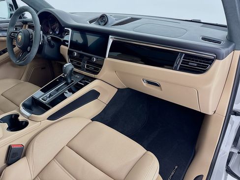 Certified 2026 Porsche Macan GTS AWD/4WD image 31