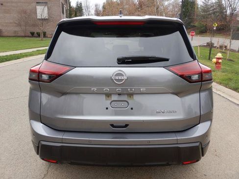 Used 2024 Nissan Rogue SV image 8