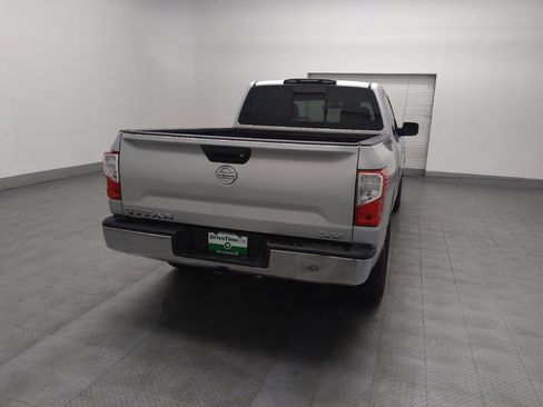 Used 2017 Nissan Titan SV image 7