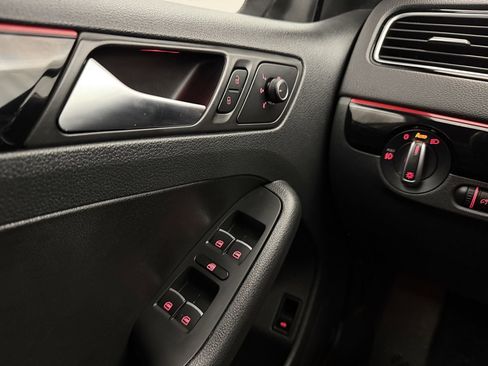 Used 2016 Volkswagen Jetta GLI SEL image 9