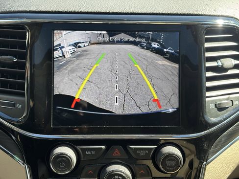 Used 2020 Jeep Grand Cherokee Limited image 17