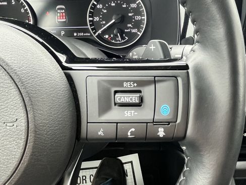 Used 2025 Nissan Pathfinder SL AWD/4WD image 21