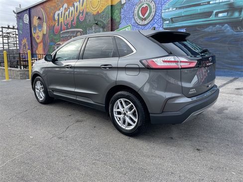Used 2023 Ford Edge SEL image 3