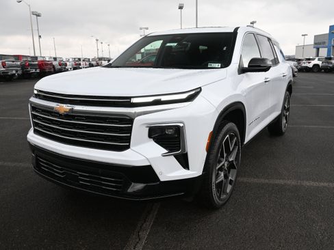 New 2026 Chevrolet Traverse High Country w/ LPO, Floor Liner Package AWD/4WD image 4