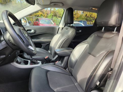 Used 2019 Jeep Compass Latitude w/ Popular Equipment Group image 10