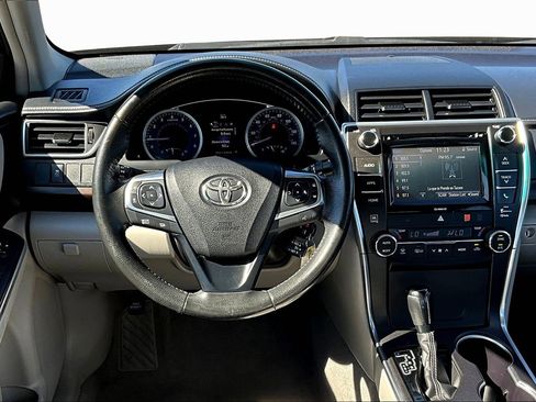 Used 2017 Toyota Camry LE image 5