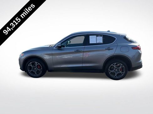 Used 2018 Alfa Romeo Stelvio AWD image 2