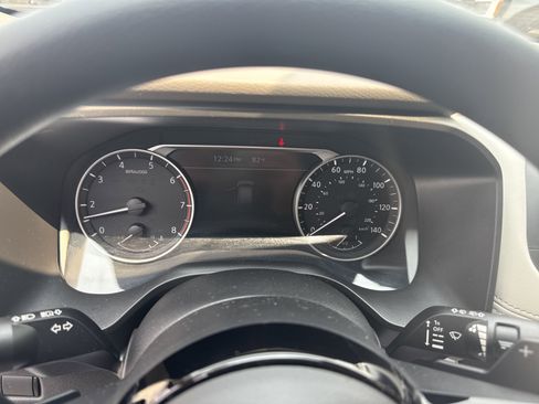 Used 2023 Nissan Rogue SV image 5