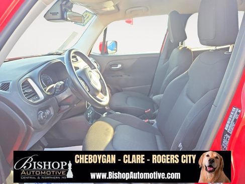 Used 2016 Jeep Renegade Latitude image 9
