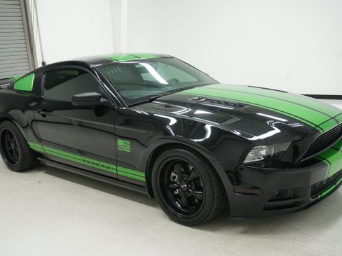 Used 2013 Ford Mustang Coupe image 3