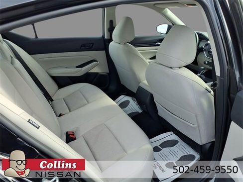 Used 2025 Nissan Altima 2.5 SV image 11