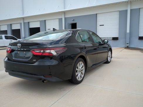 Used 2021 Toyota Camry LE FWD image 5