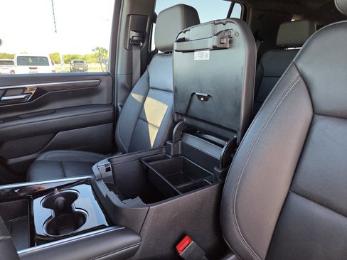 Used 2025 Chevrolet Tahoe Z71 image 32