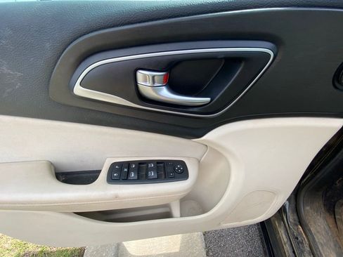 Used 2015 Chrysler 200 Limited w/ Convenience Group FWD image 12