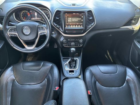 Used 2017 Jeep Cherokee Limited w/ Luxury Group image 9