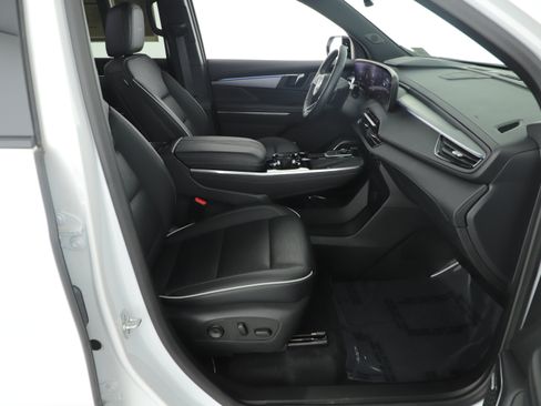 Used 2025 Buick Enclave Sport Touring w/ Super Cruise Package image 13