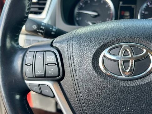 Used 2017 Toyota Highlander Limited Platinum AWD/4WD image 22