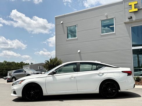 Used 2019 Nissan Altima 2.5 SR FWD image 14