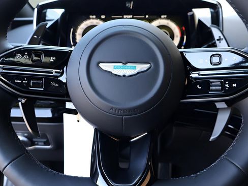 Used 2025 Aston Martin V8 Vantage Coupe image 21