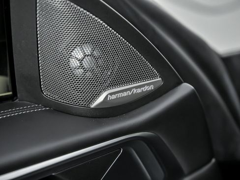 Used 2021 BMW M4 Competition w/ M Carbon Exterior Package RWD image 20