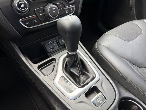 Used 2018 Jeep Cherokee Latitude Plus image 15