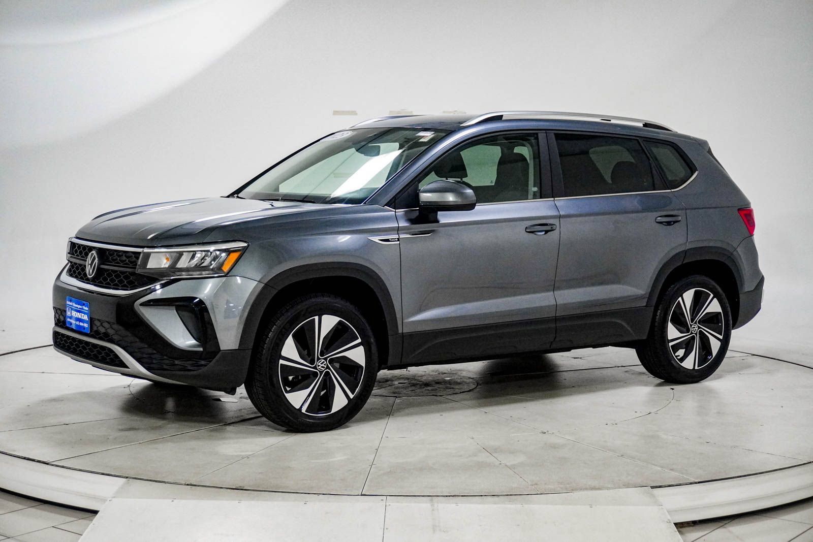 Used 2023 Volkswagen Taos SE AWD/4WD image 3