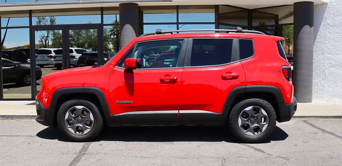 Used 2018 Jeep Renegade Latitude FWD image 8