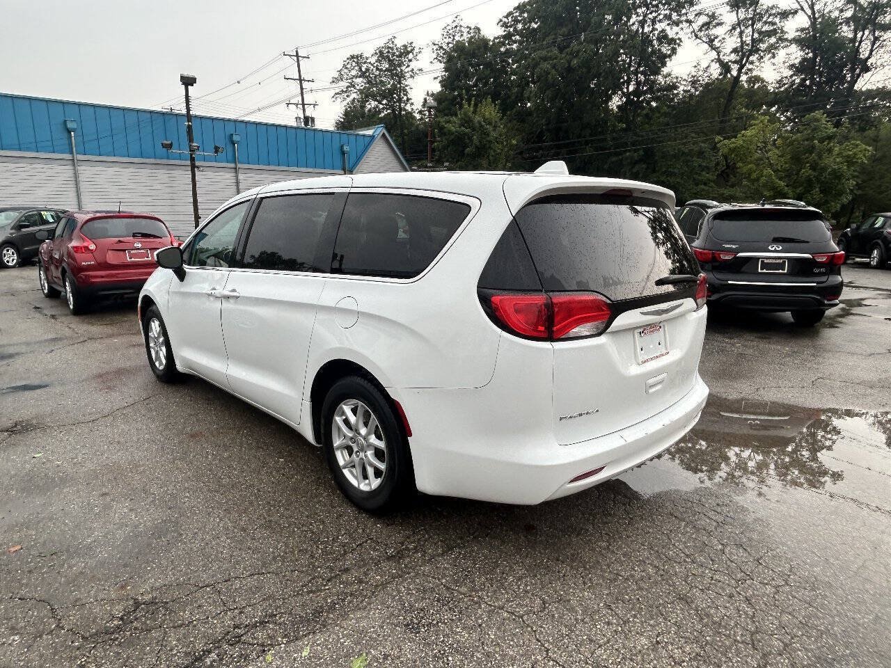 Used 2017 Chrysler Pacifica LX FWD image 11
