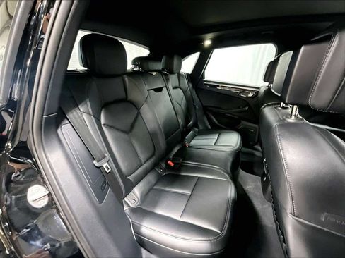 Used 2025 Porsche Macan w/ Premium Package Plus image 32