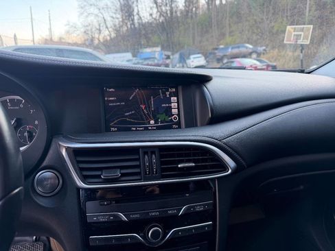 Used 2018 INFINITI QX30 Premium w/ Navigation Package image 9