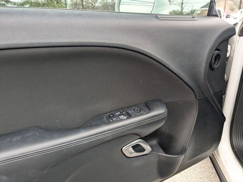 Used 2019 Dodge Challenger SXT image 11