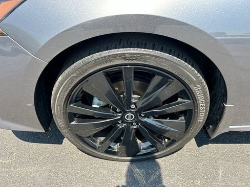 Certified 2022 Nissan Altima 2.5 SR w/ Midnight Edition Package AWD/4WD image 8