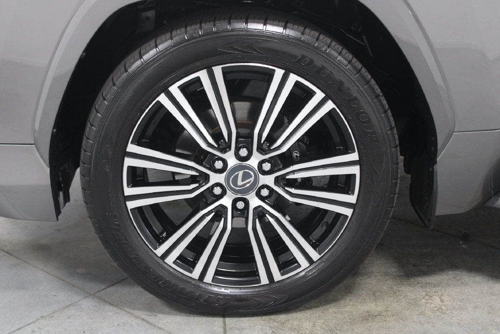 Used 2024 Lexus LX 600 4WD w/ Luxury Package image 19