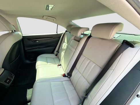 Used 2016 Lexus ES 350 w/ Luxury Package w/Wood Trim FWD image 22