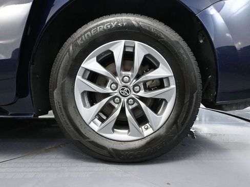 Used 2021 Toyota Sienna LE image 13