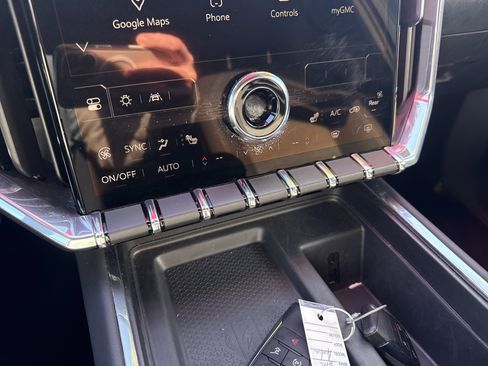 Used 2025 GMC Acadia Elevation image 21