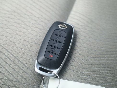 Used 2025 Nissan Rogue SV FWD image 24
