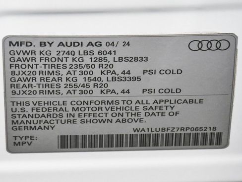 Used 2024 Audi Q4 e-tron Premium Plus w/ Premium Plus image 19