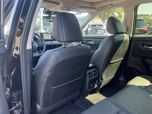 Certified 2025 Nissan Rogue Platinum FWD image 22