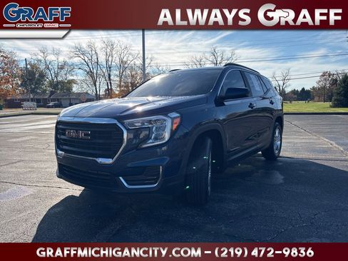 Used 2022 GMC Terrain SLE w/ Driver Convenience Package image 1