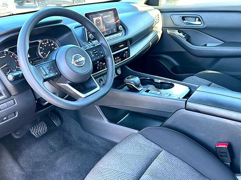 Used 2024 Nissan Rogue SV image 12