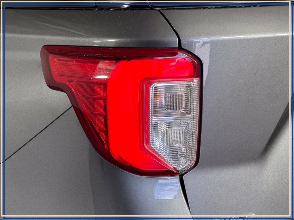 Used 2023 Ford Explorer XLT w/ Equipment Group 202A AWD/4WD image 10