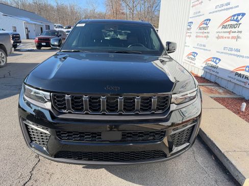 New 2026 Jeep Grand Cherokee Altitude AWD/4WD image 8