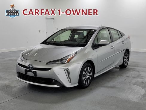 Used 2021 Toyota Prius XLE AWD/4WD image 4