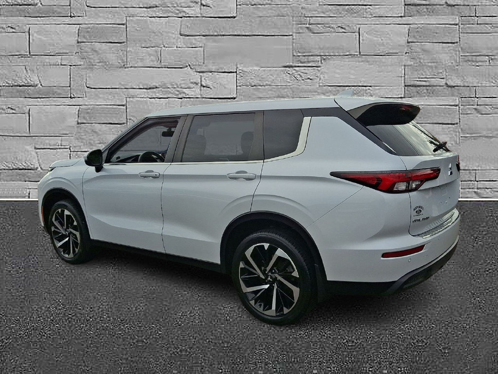 Used 2022 Mitsubishi Outlander ES AWD/4WD image 7