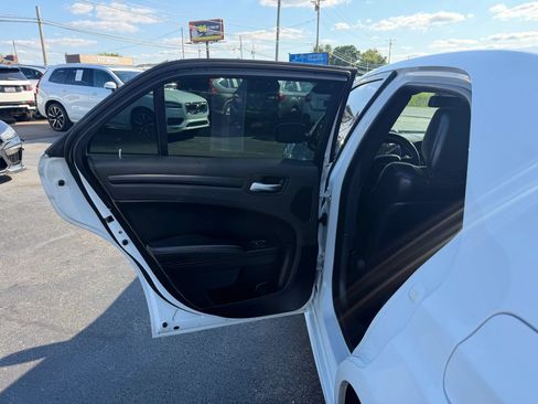 Used 2016 Chrysler 300 S RWD image 33
